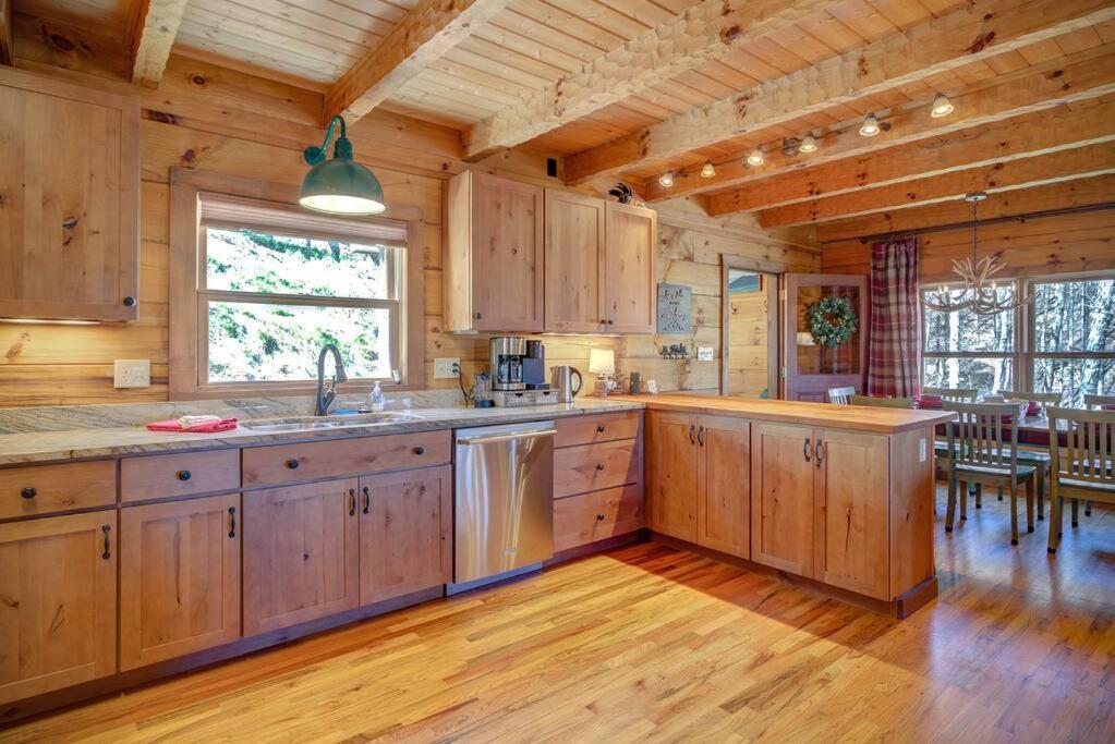 Cozy Cabin + Mt View/River/Hot Tub/Pool Table Villa Boone Exterior photo